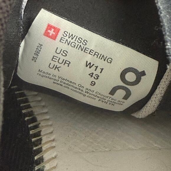 On Cloud Women Running Shoes - SZ 11